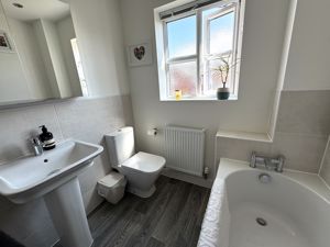 Family Bathroom- click for photo gallery